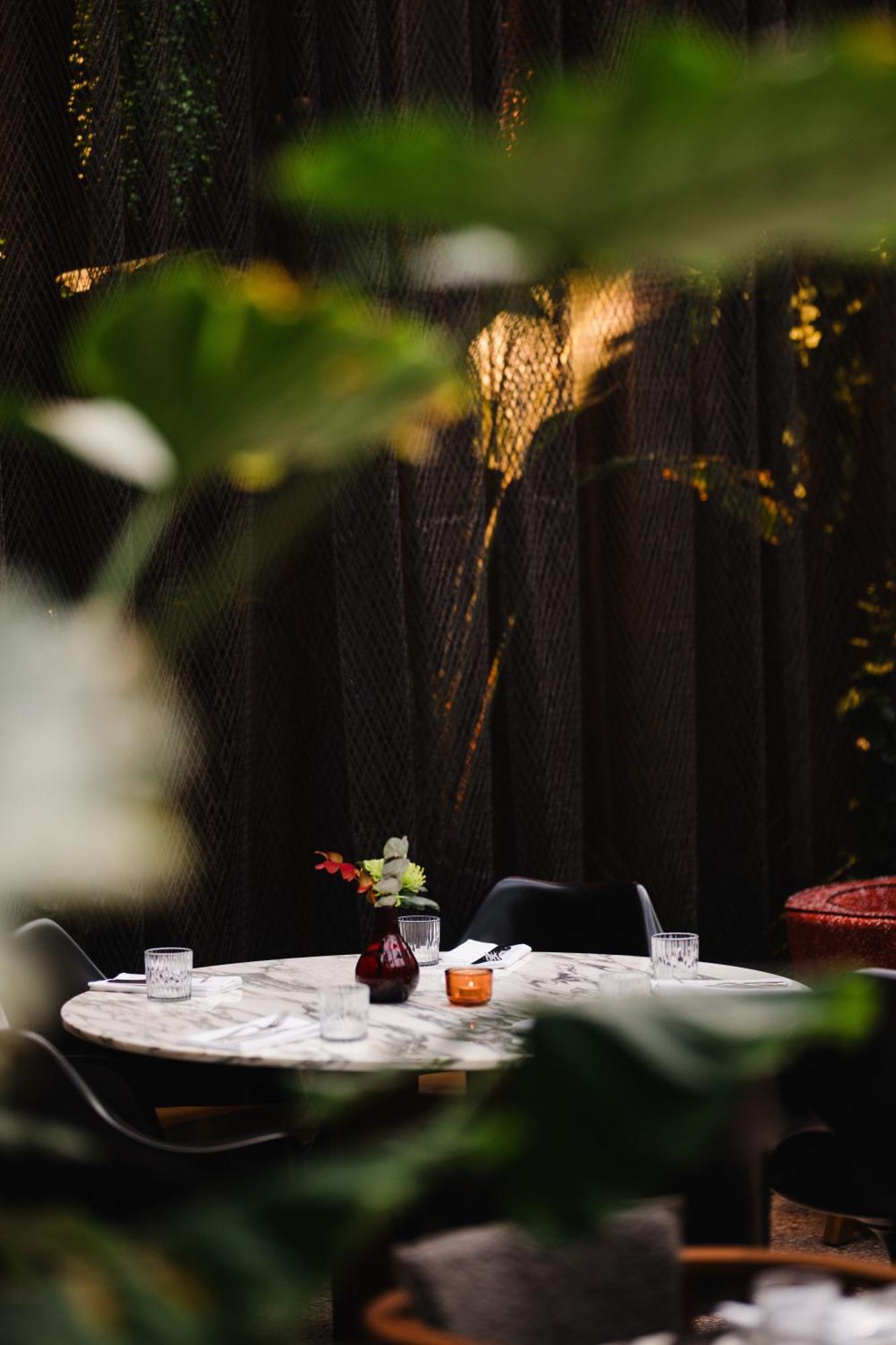 Sly Berlin Ξενοδοχείο Εξωτερικό φωτογραφία The waterfall at the restaurant