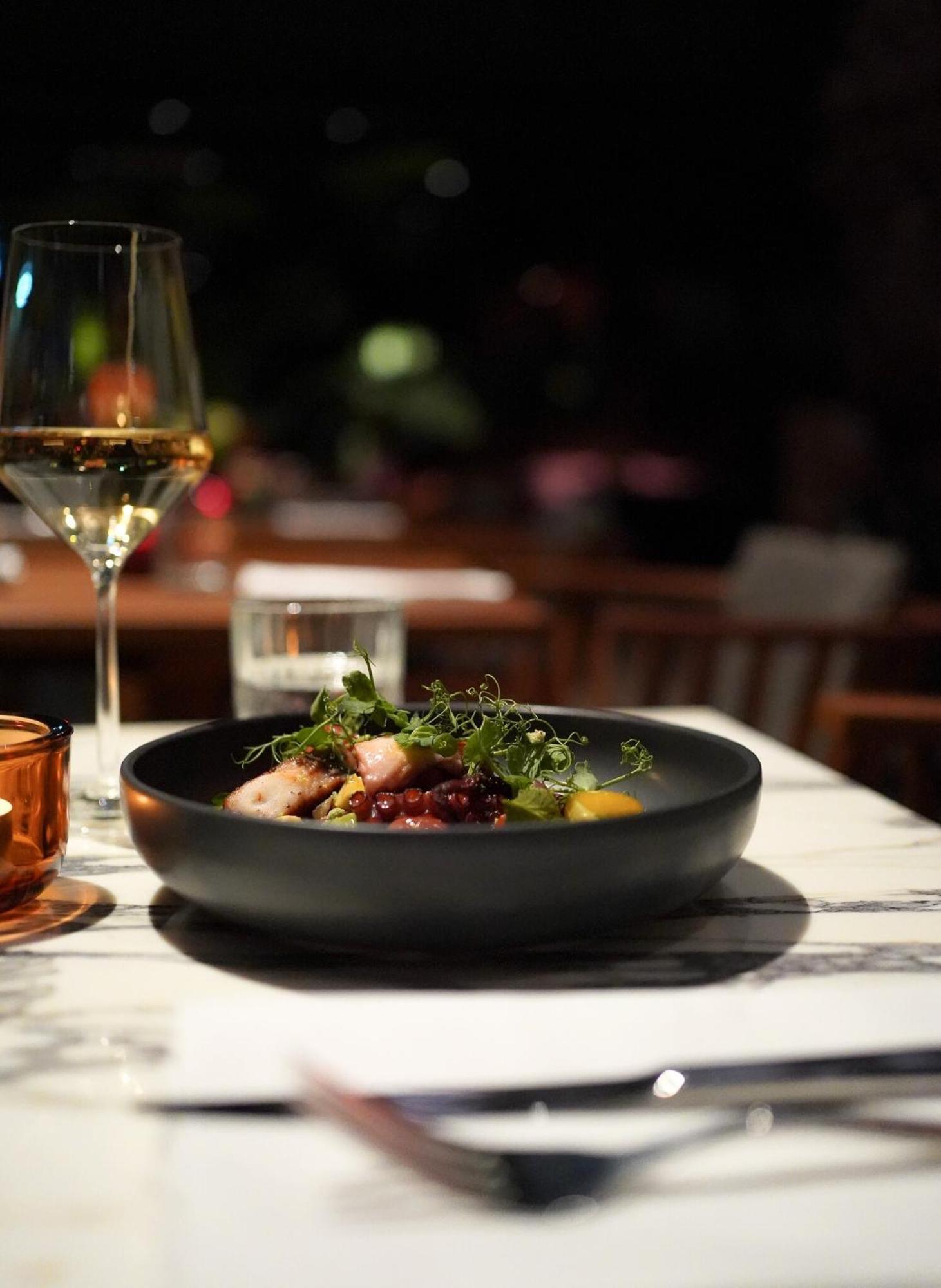 Sly Berlin Ξενοδοχείο Εξωτερικό φωτογραφία A meal at the restaurant