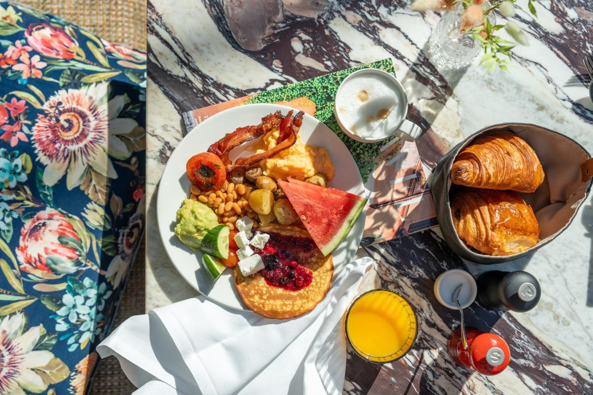 Sly Berlin Ξενοδοχείο Εξωτερικό φωτογραφία Breakfast at the Cape of Good Hope