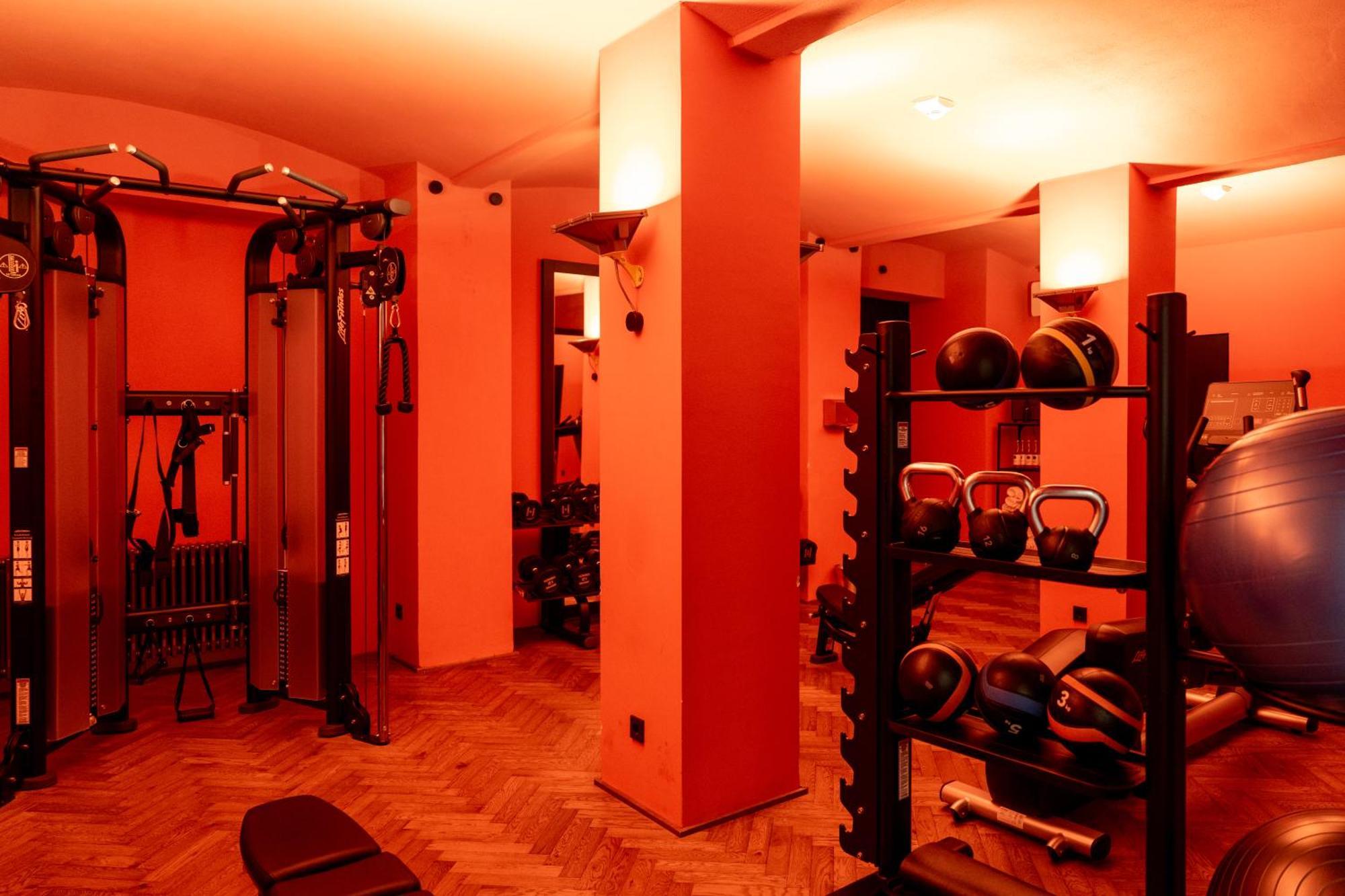 Sly Berlin Ξενοδοχείο Εξωτερικό φωτογραφία A typical Virgin Active gym