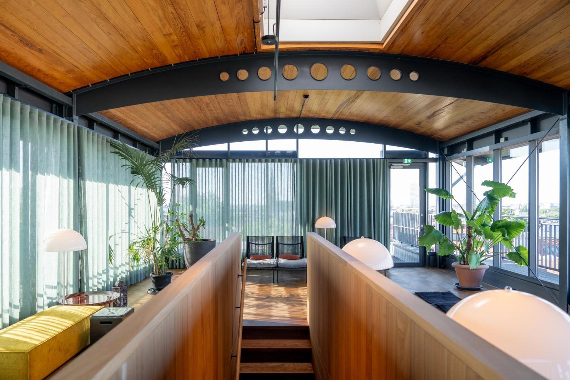 Sly Berlin Ξενοδοχείο Εξωτερικό φωτογραφία Interior of the penthouse